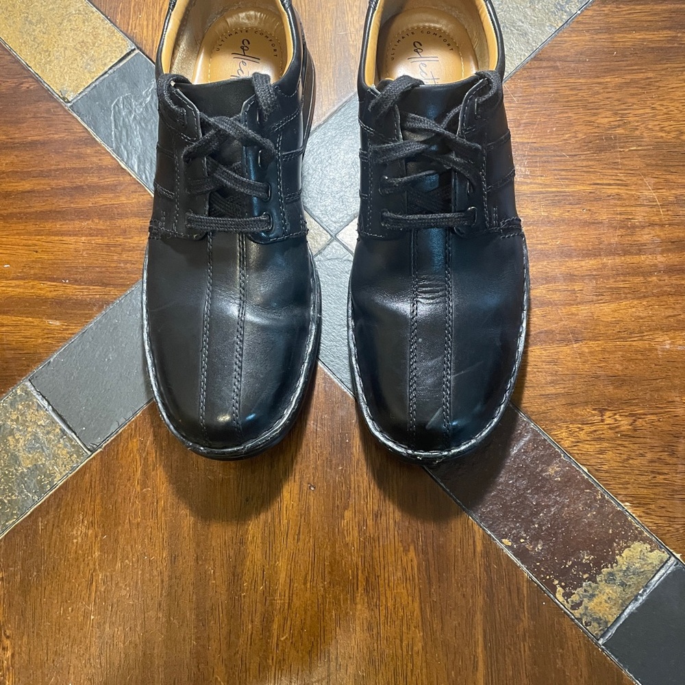 Clark’s Men’s Dress Shoes Size 9 1/2, Color Black. Pre-Own, Like New Retail $150